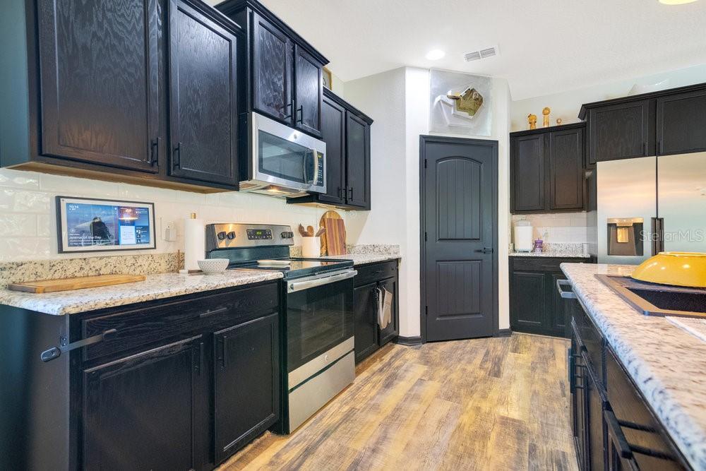 Image 7 of 46 For 8256 Bayview Crossing Drive