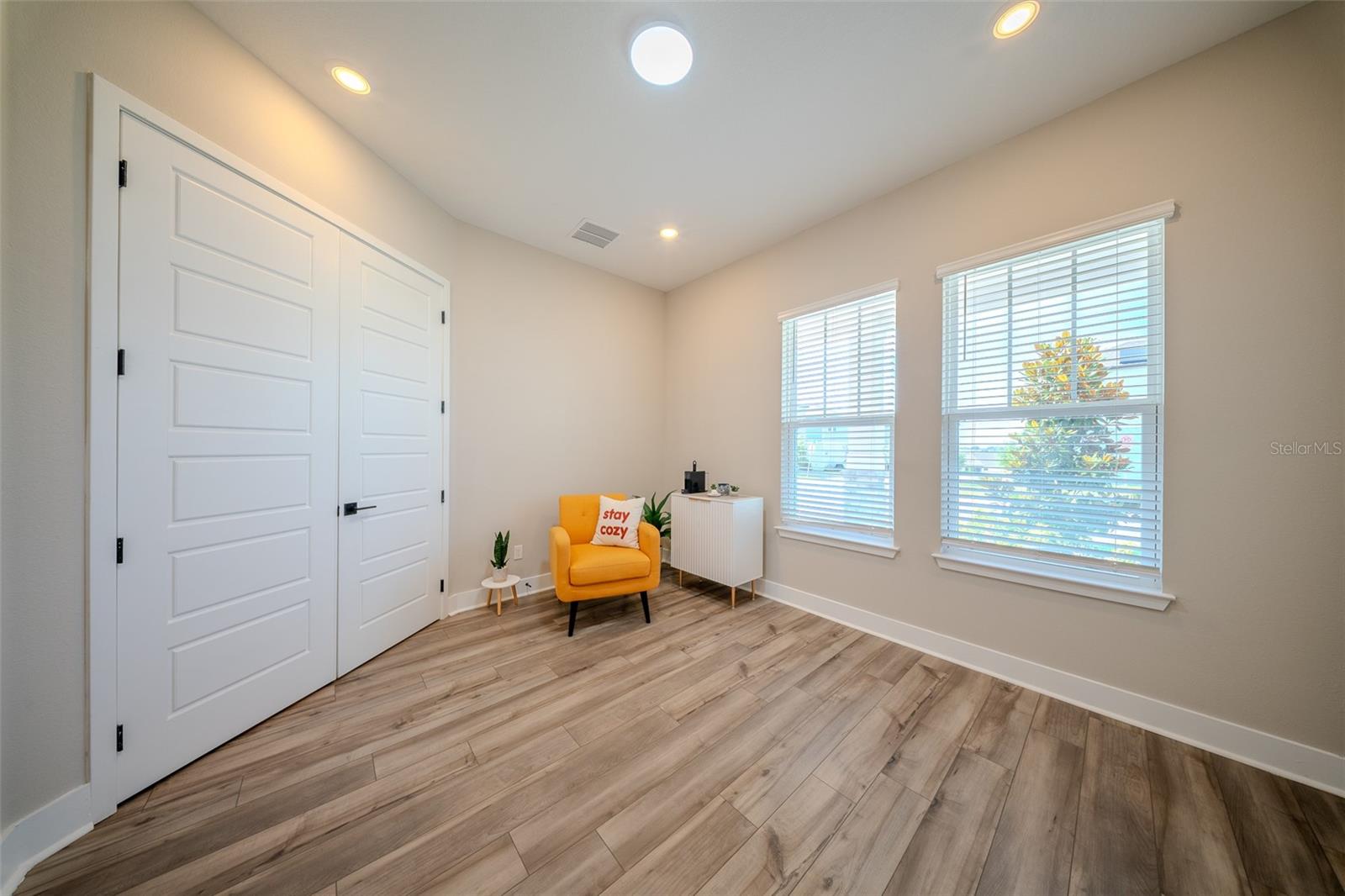 Image 19 of 61 For 16055 Silver Brook Way