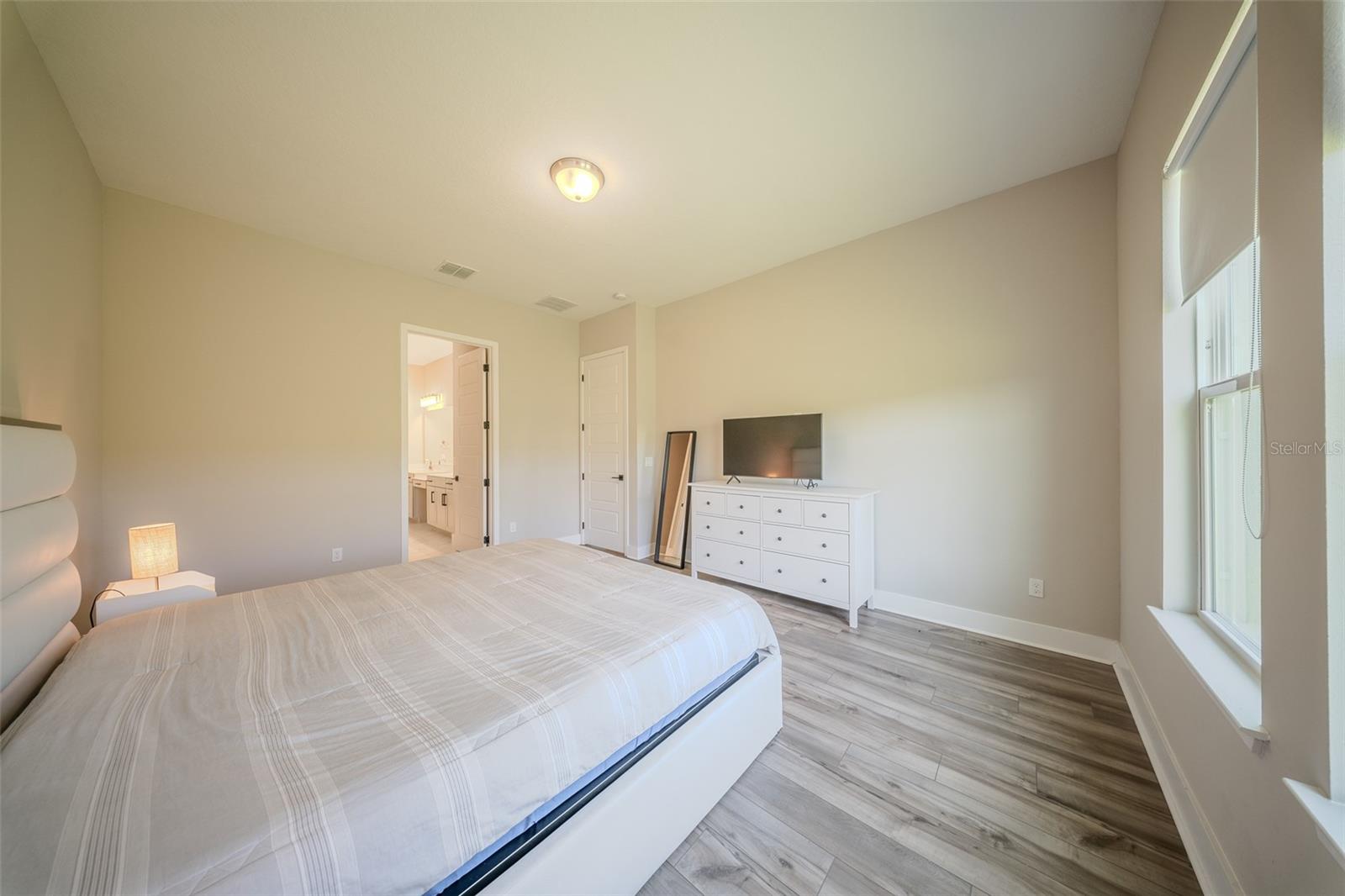 Image 27 of 61 For 16055 Silver Brook Way