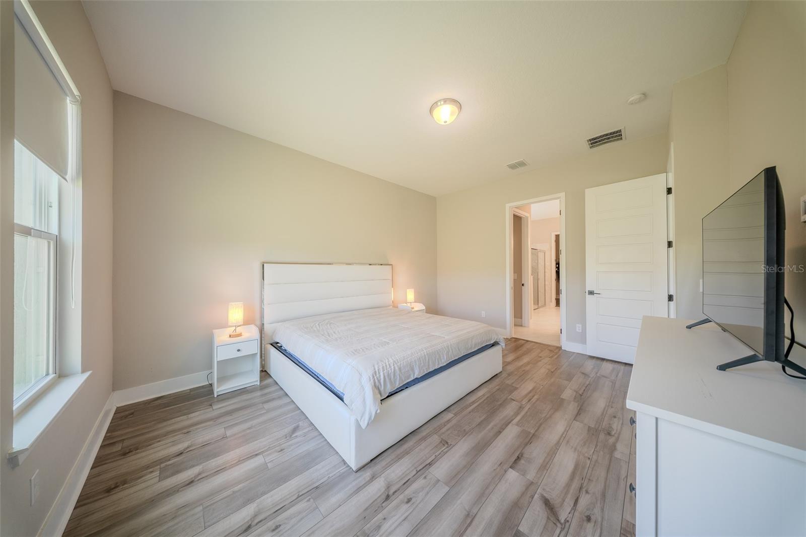 Image 29 of 61 For 16055 Silver Brook Way