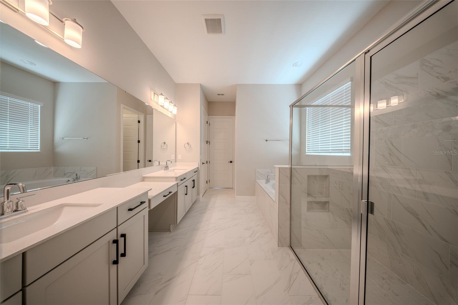Image 39 of 61 For 16055 Silver Brook Way