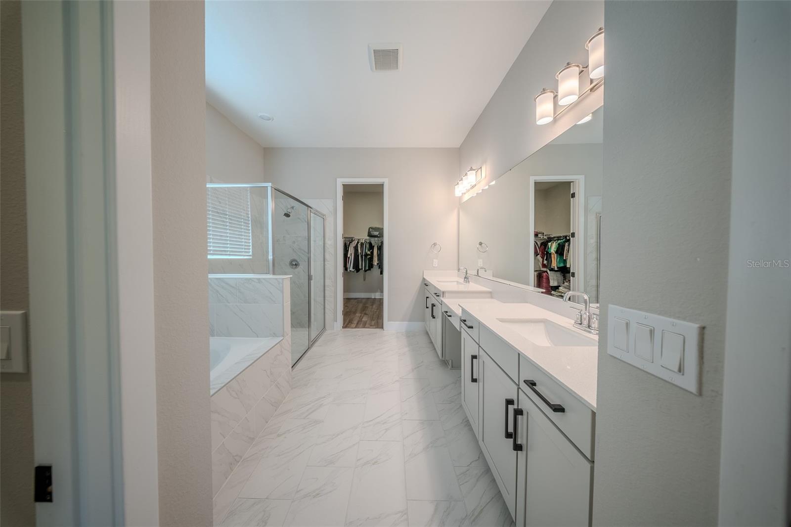 Image 42 of 61 For 16055 Silver Brook Way