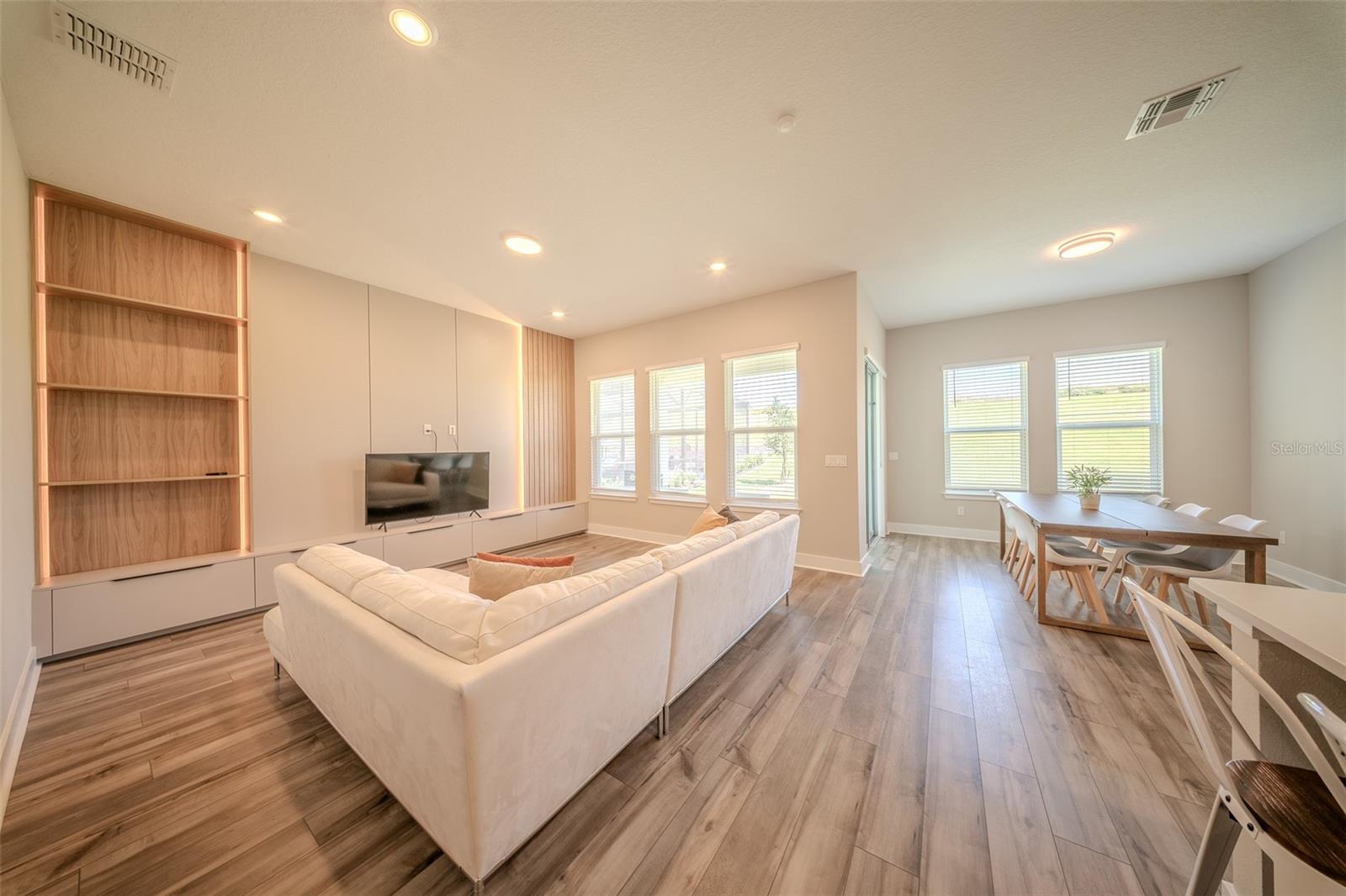 Image 6 of 61 For 16055 Silver Brook Way
