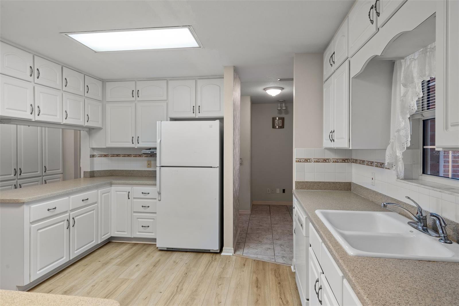 Image 33 of 84 For 4895 Cr 134b