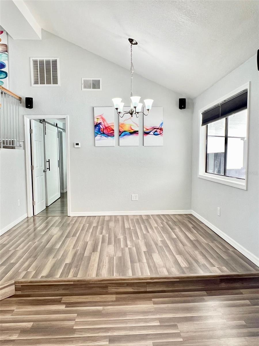 Image 11 of 36 For 5513 Spring Run Avenue
