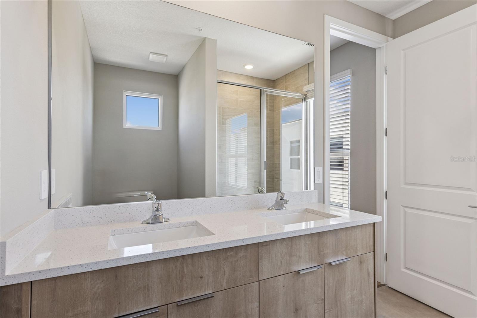 Image 11 of 26 For 544 Bumby Avenue 5