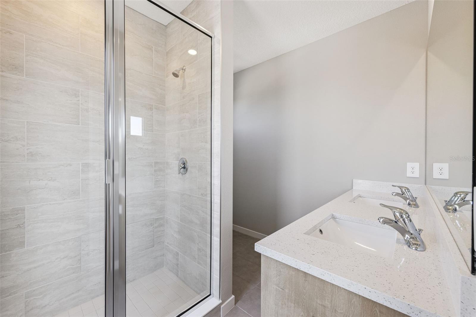 Image 12 of 26 For 544 Bumby Avenue 5