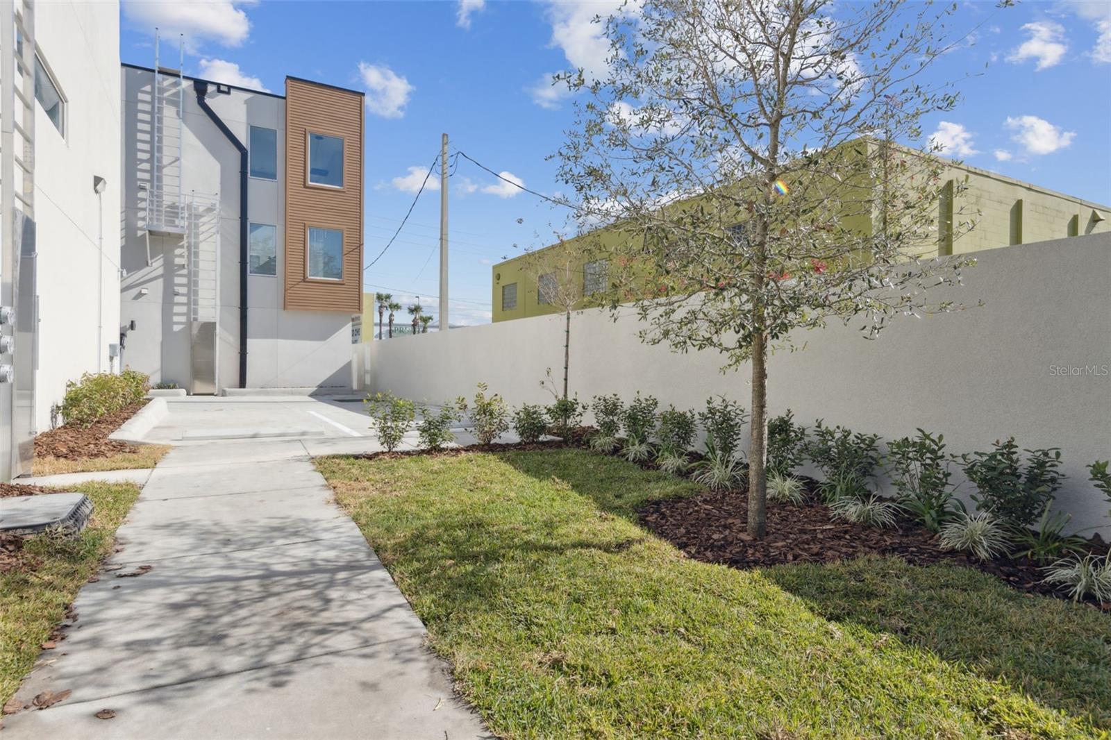 Image 19 of 26 For 544 Bumby Avenue 5