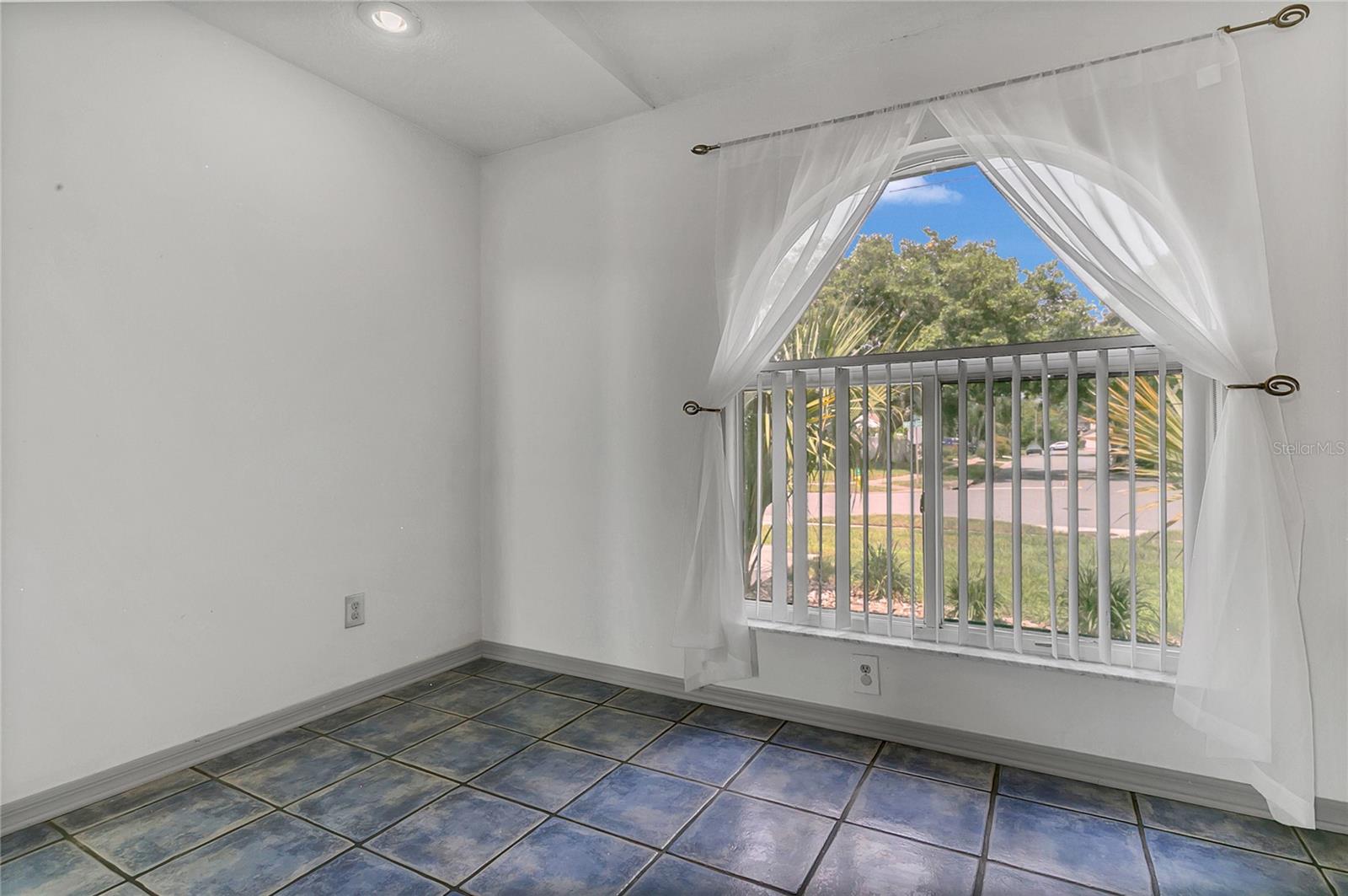Image 6 of 30 For 485 Whittingham Place