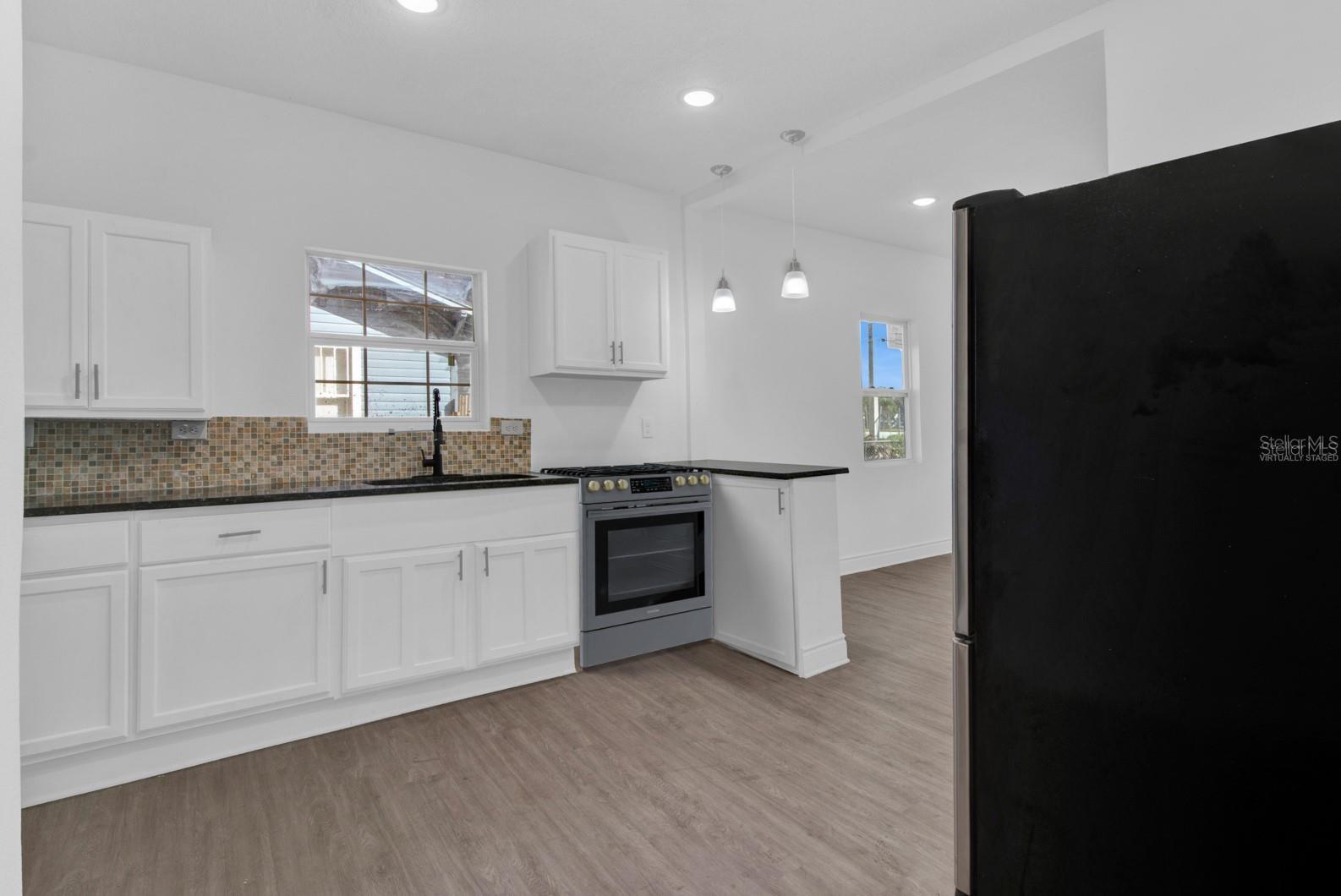Image 4 of 12 For 1020 Line Street