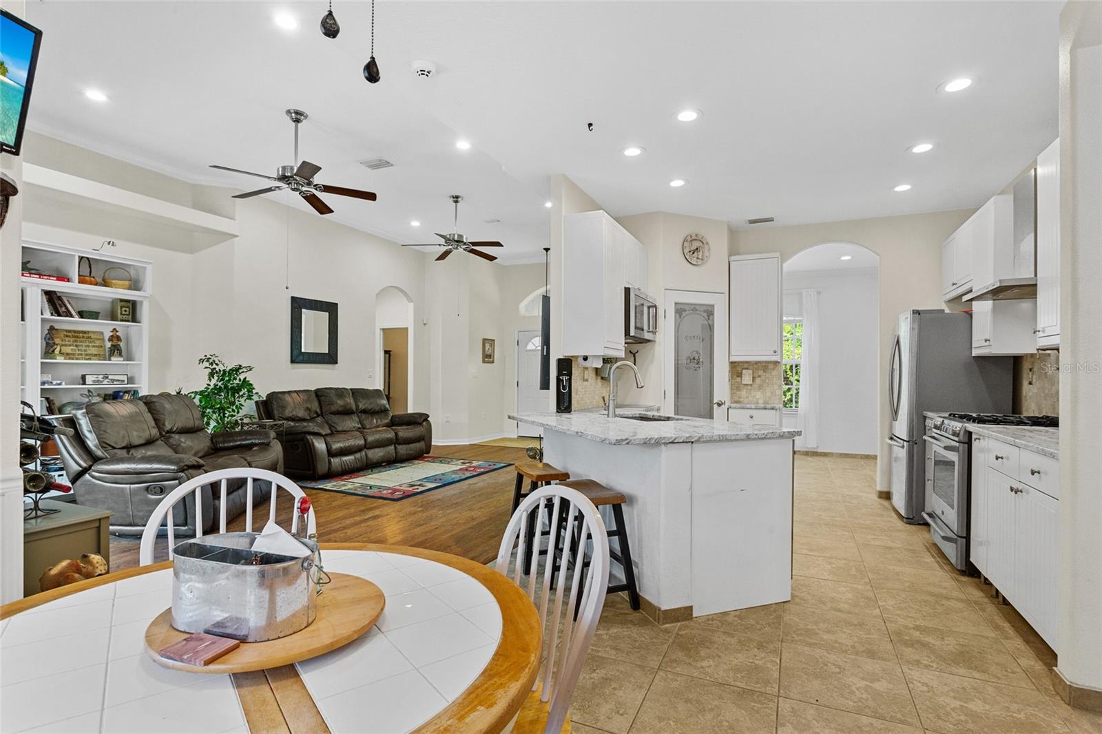 Image 16 of 61 For 41128 Apple Street