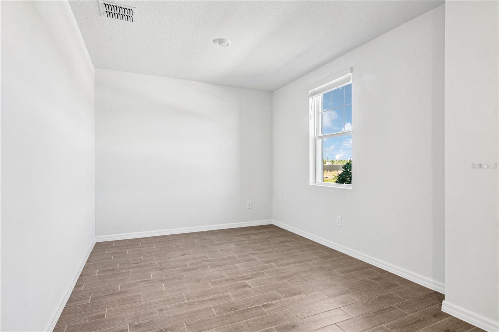 Image 18 of 31 For 1740 Brekey Way