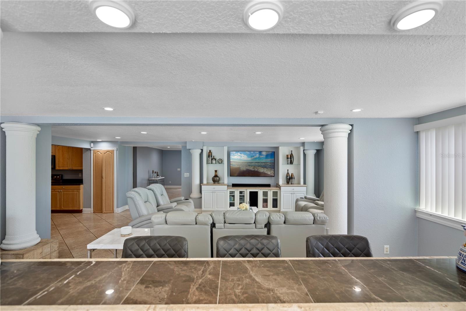 Image 17 of 59 For 2110 Farwell Drive