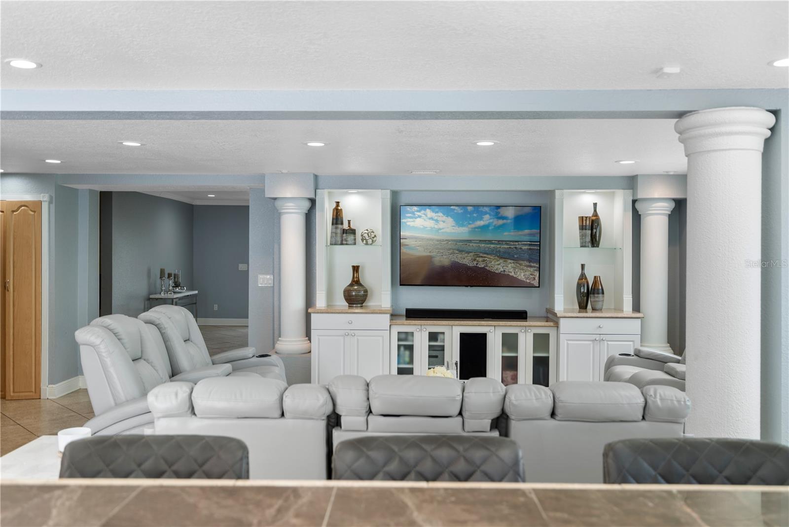 Image 18 of 59 For 2110 Farwell Drive