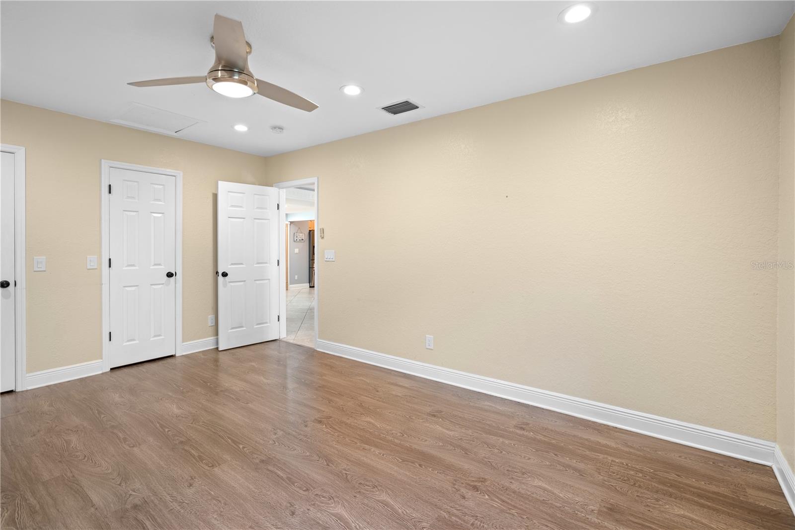 Image 33 of 59 For 2110 Farwell Drive