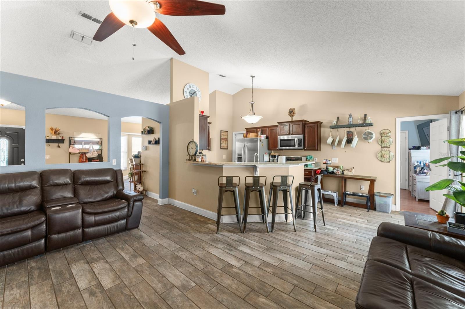 Listing photo id 10 for 3342 Sanborn Lane