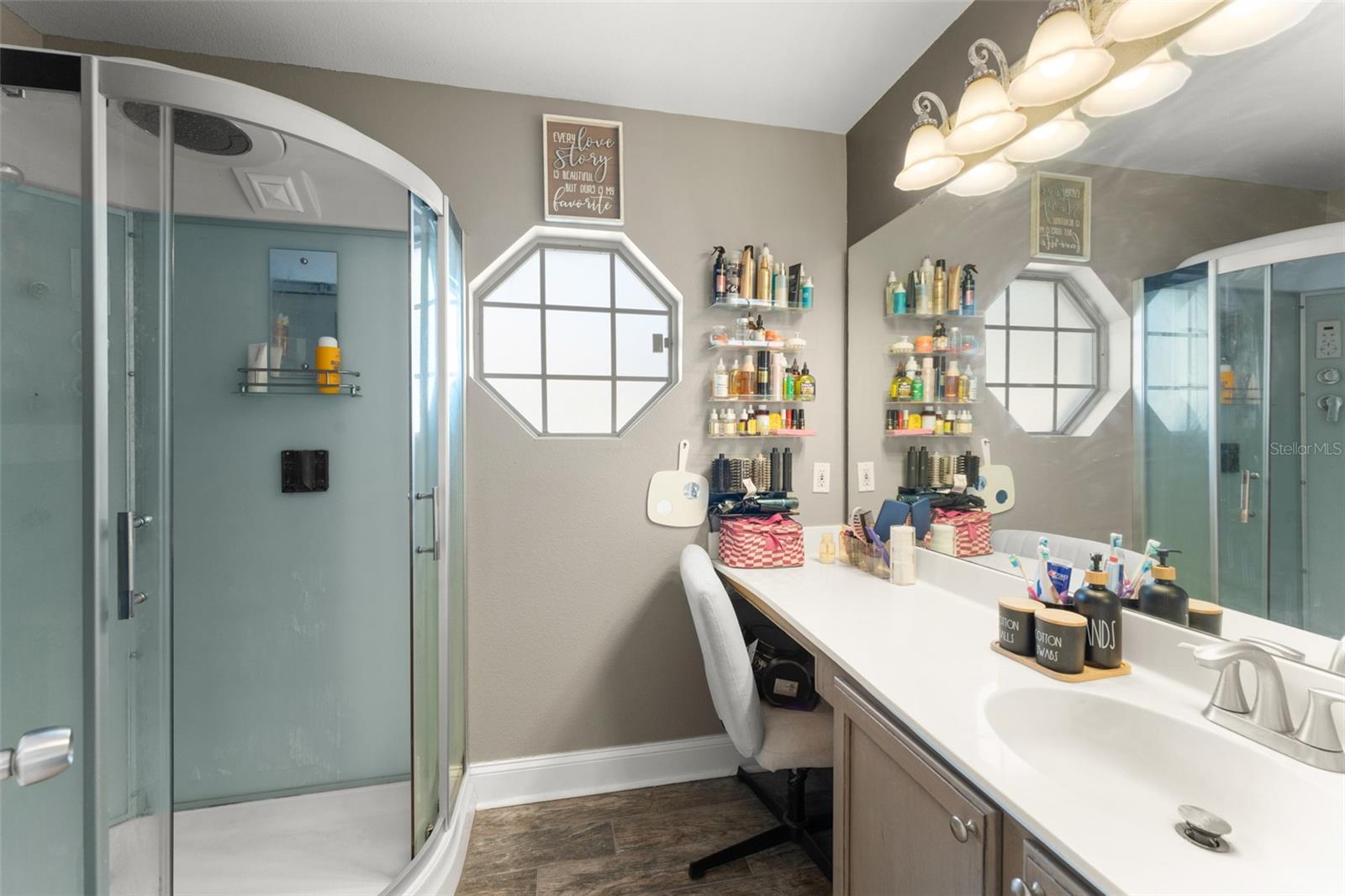 Listing photo id 14 for 3342 Sanborn Lane