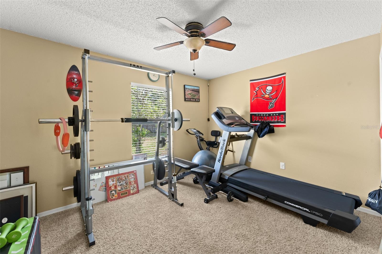 Listing photo id 15 for 3342 Sanborn Lane