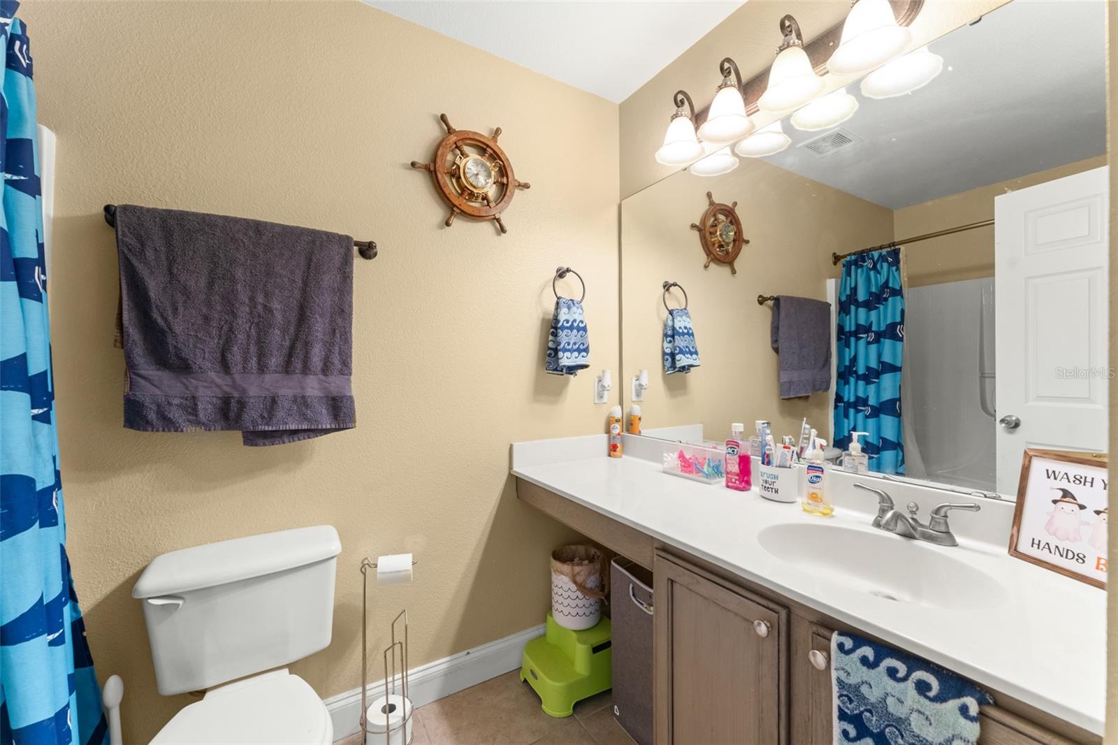 Listing photo id 17 for 3342 Sanborn Lane