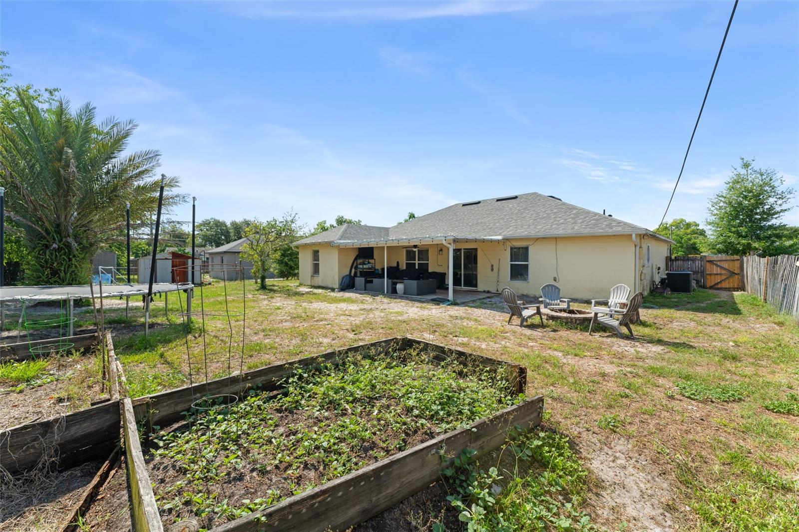Listing photo id 25 for 3342 Sanborn Lane
