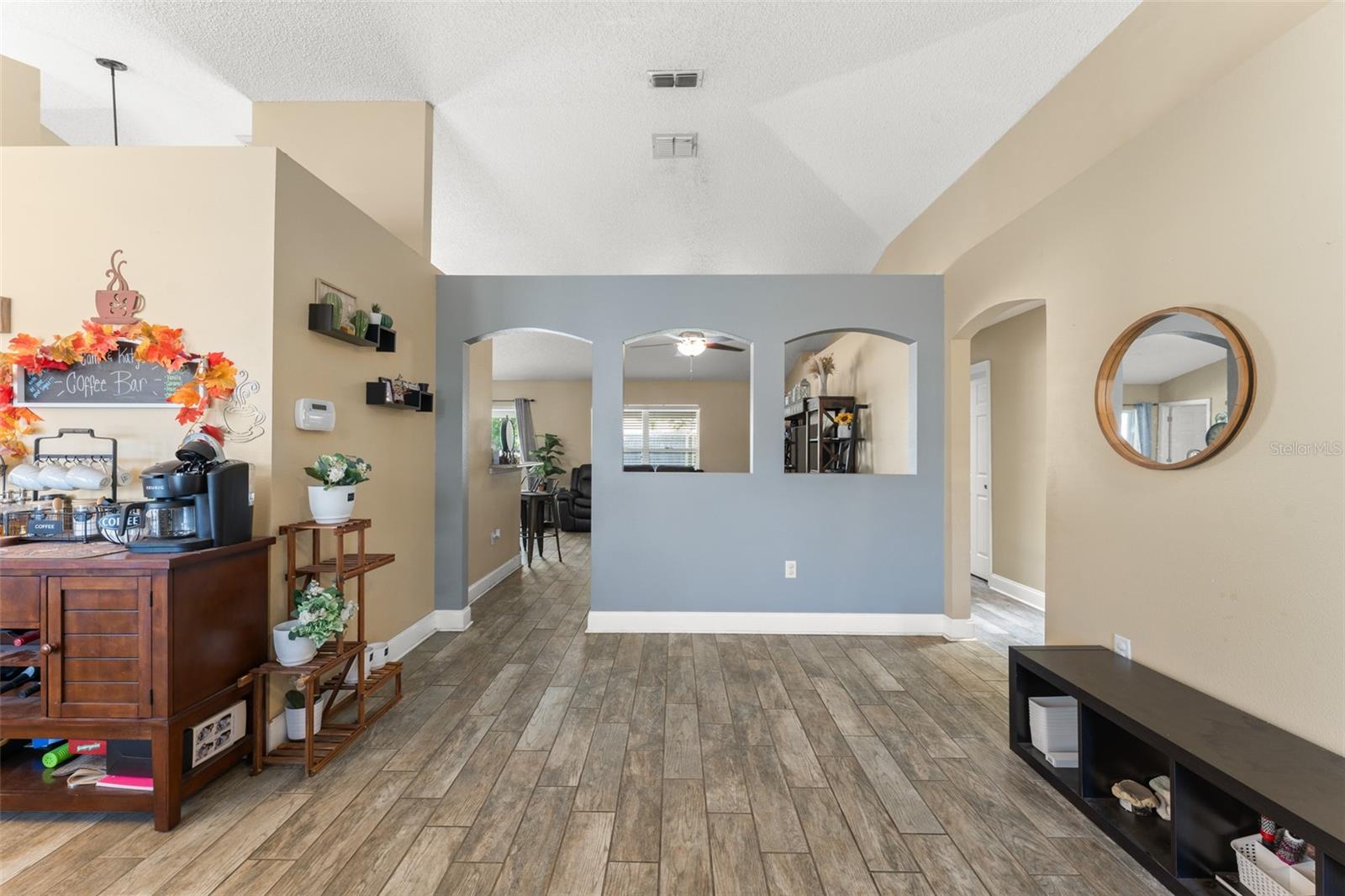 Listing photo id 1 for 3342 Sanborn Lane