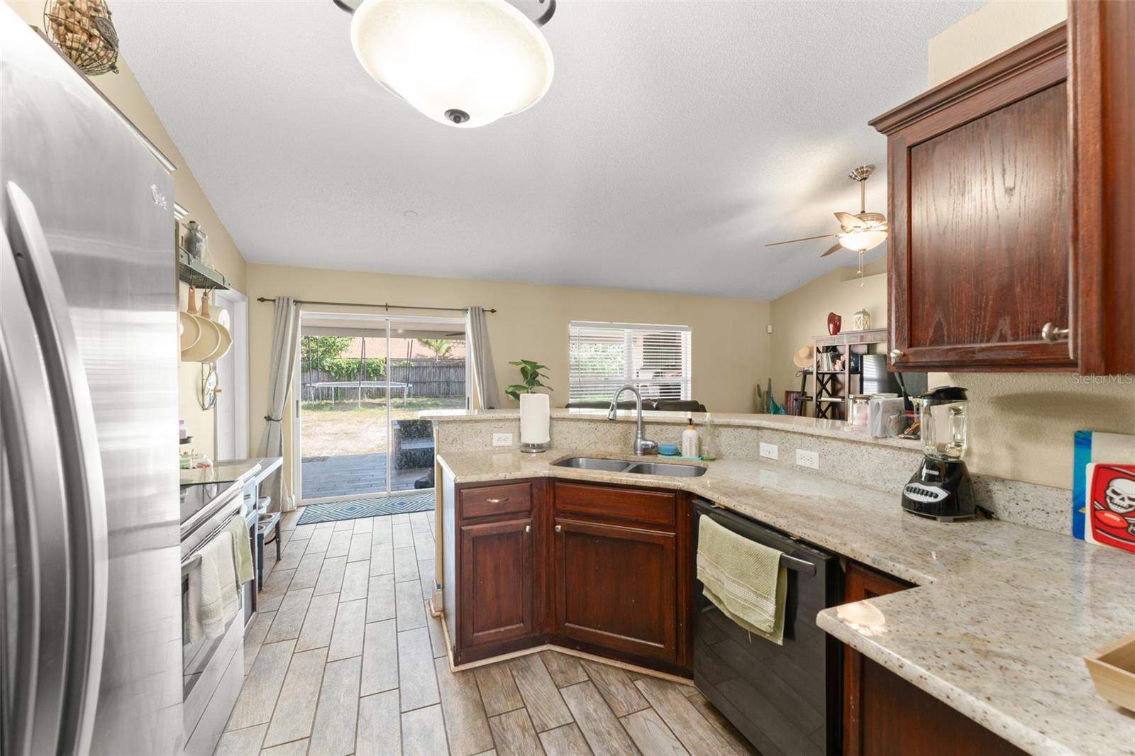 Listing photo id 5 for 3342 Sanborn Lane