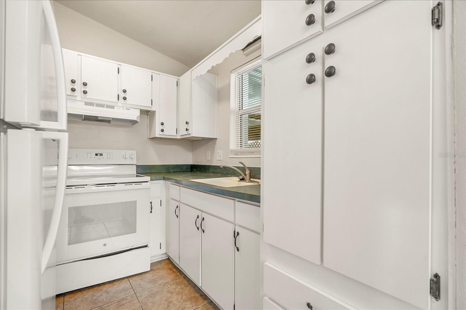 Image 11 of 27 For 1104 Hillcrest Drive