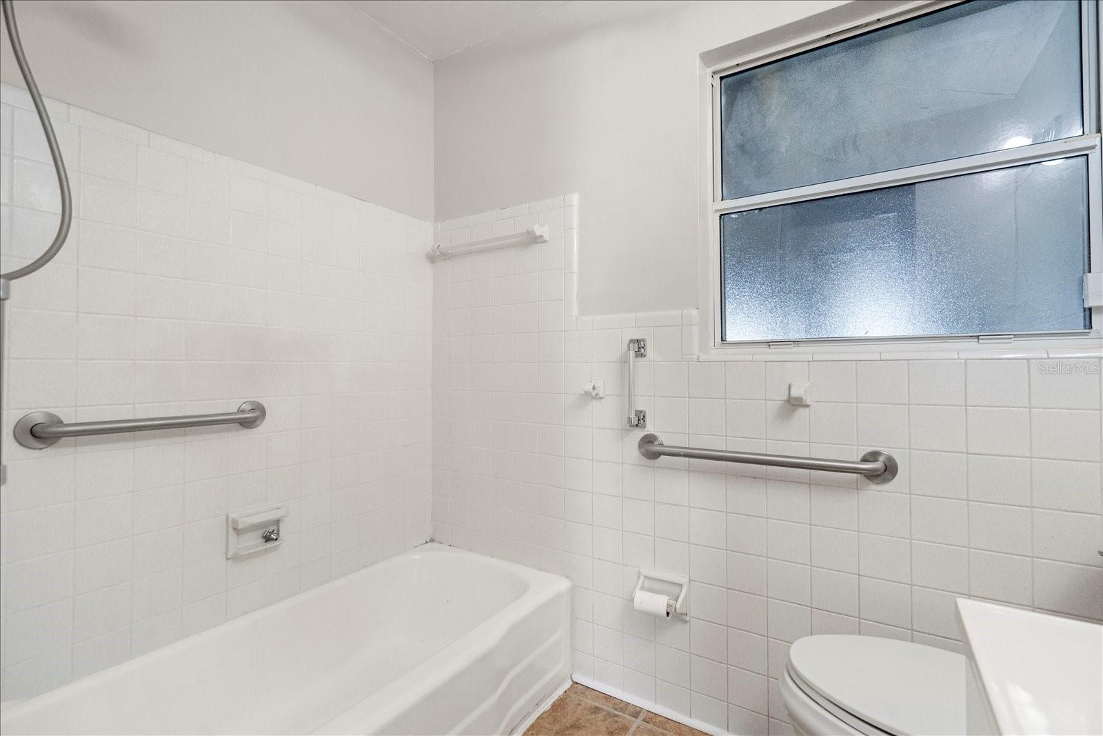 Image 16 of 27 For 1104 Hillcrest Drive