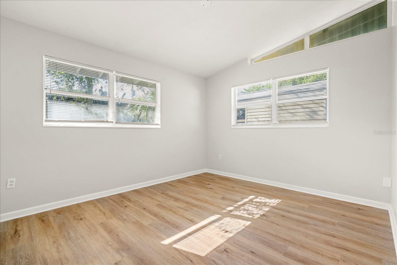 Image 18 of 27 For 1104 Hillcrest Drive
