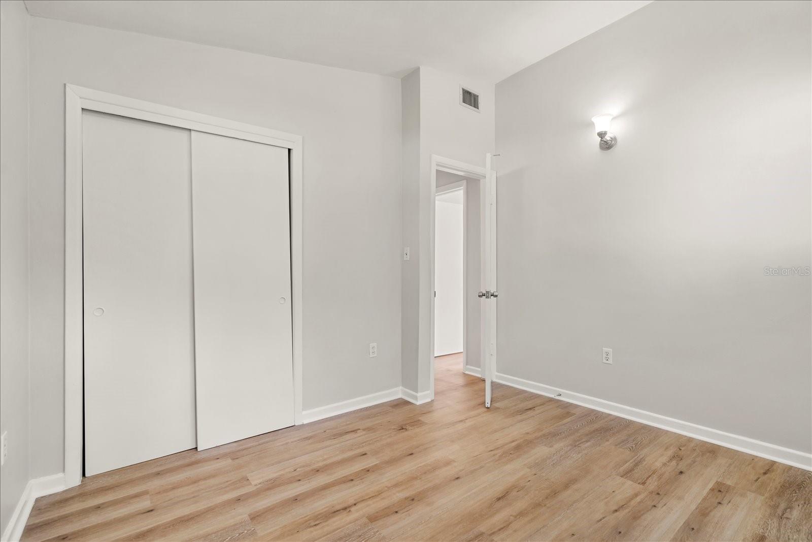 Image 21 of 27 For 1104 Hillcrest Drive