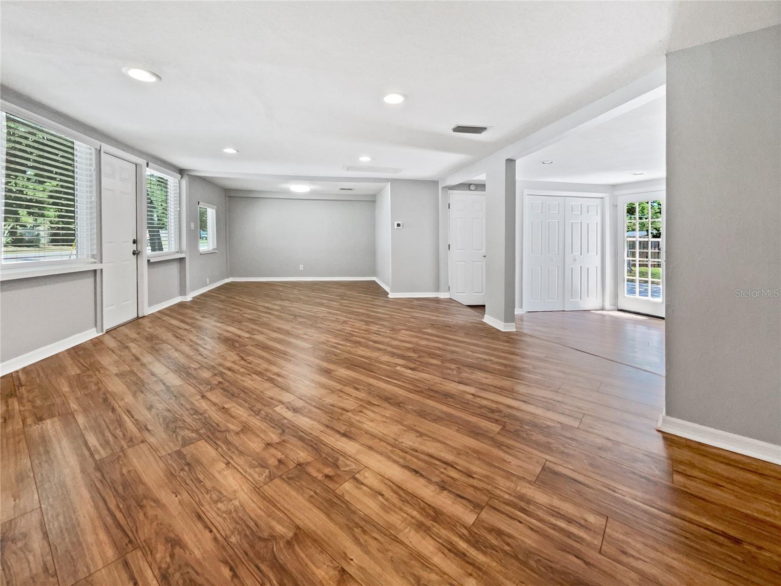Image 21 of 28 For 5225 20th Street N