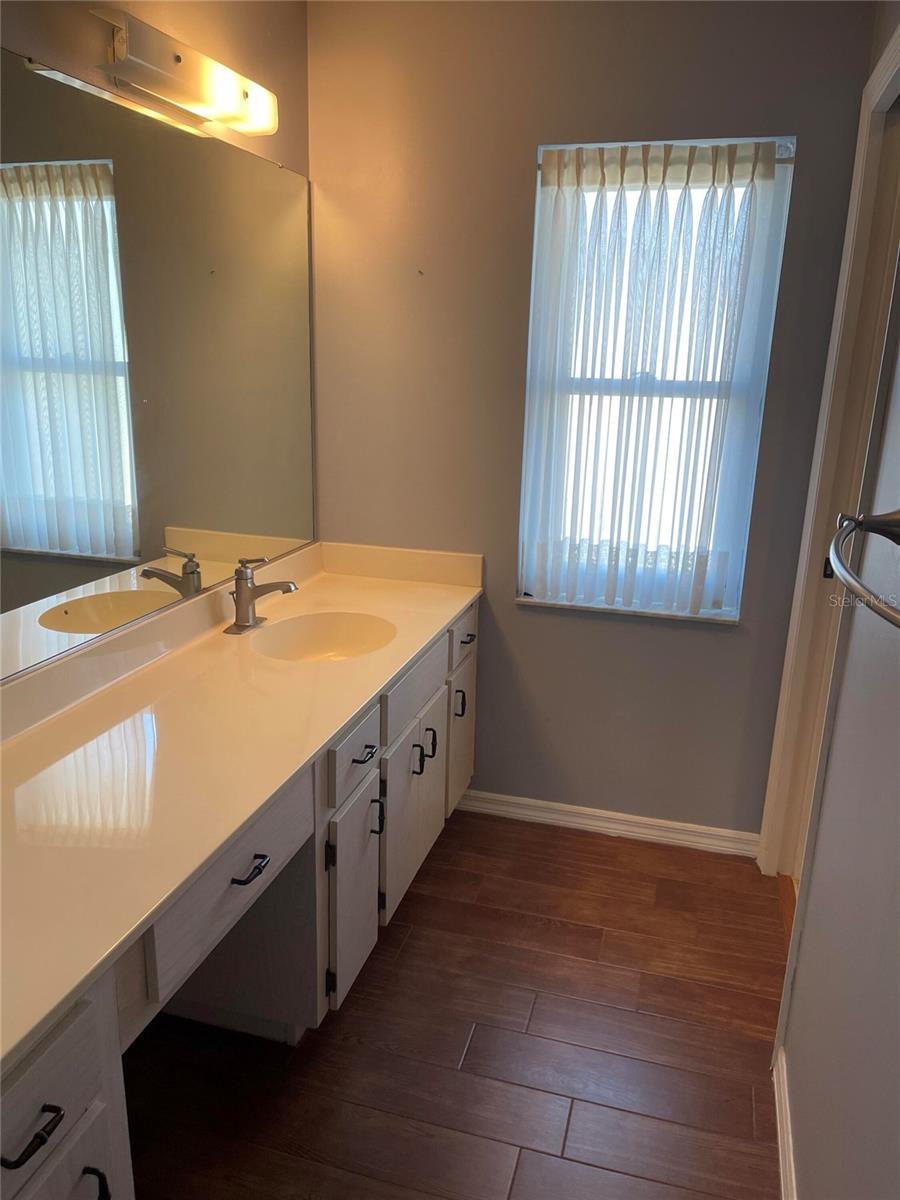Image 13 of 22 For 420 Brockfield Drive