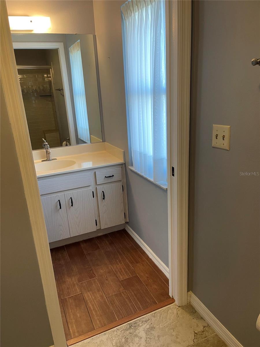 Image 14 of 22 For 420 Brockfield Drive
