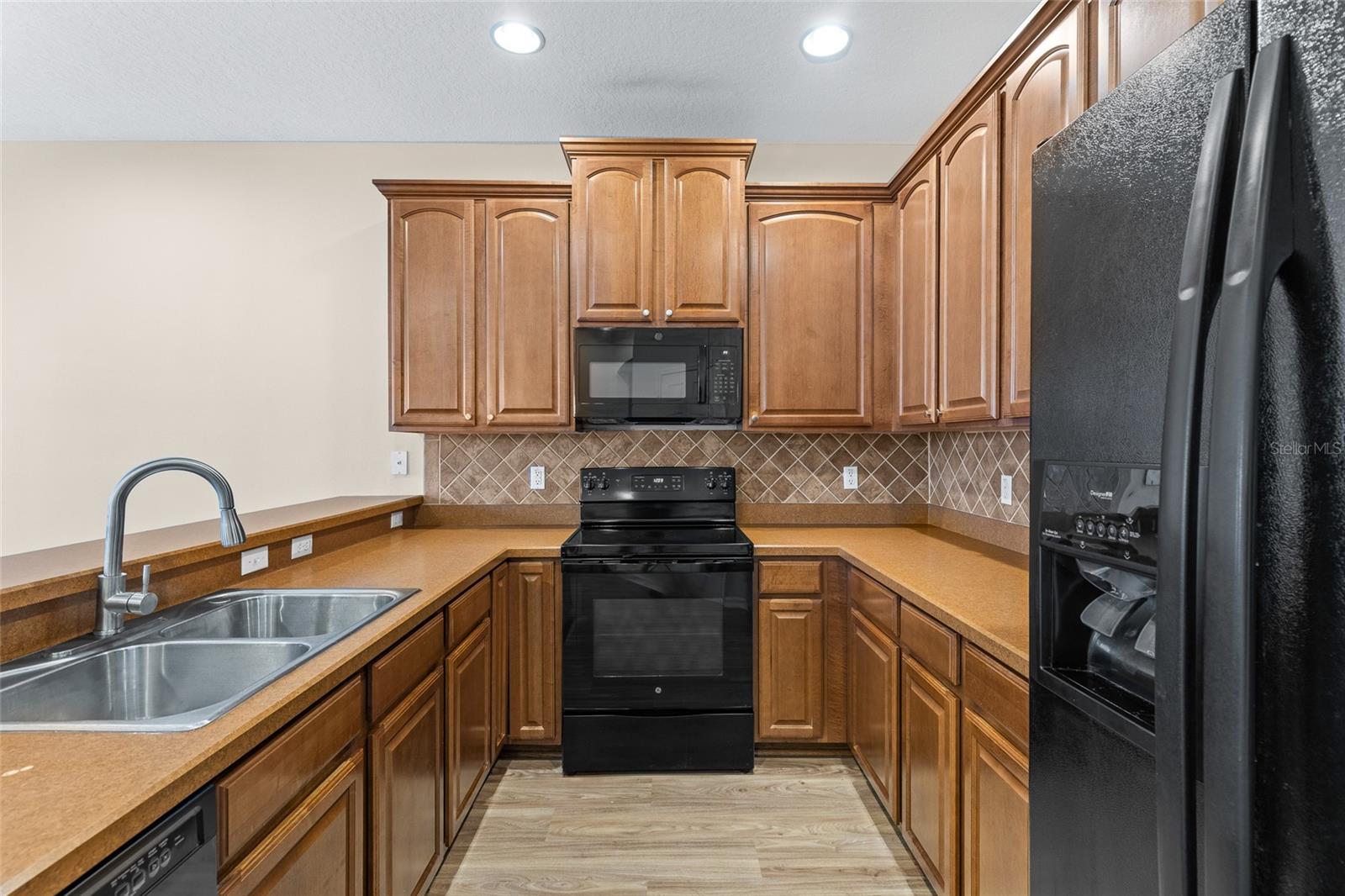 Image 14 of 41 For 1062 Wickerwood Street