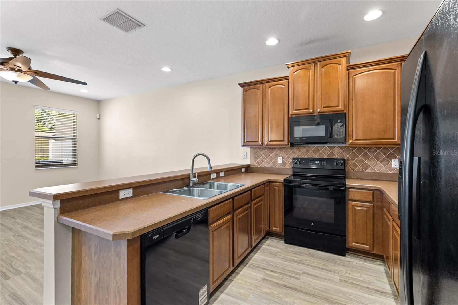 Image 15 of 41 For 1062 Wickerwood Street