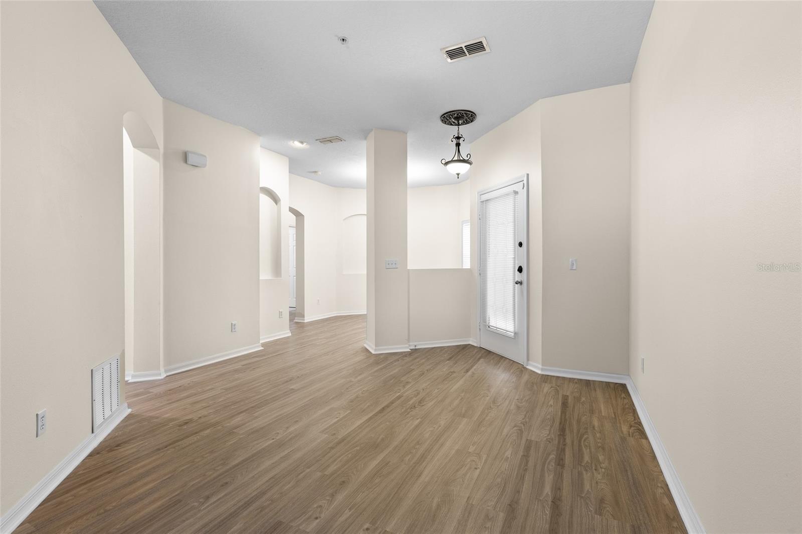 Image 5 of 41 For 1062 Wickerwood Street