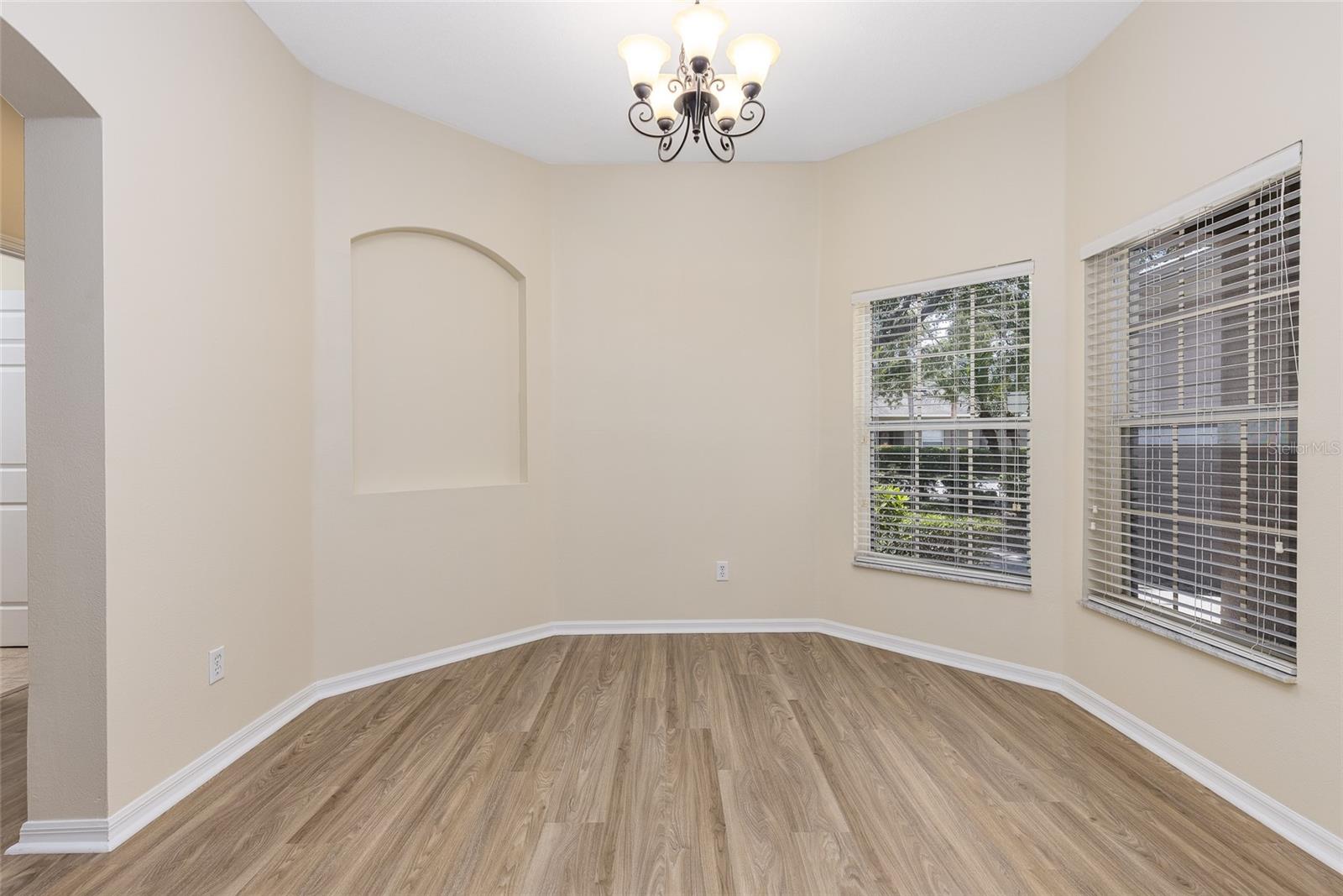 Image 7 of 41 For 1062 Wickerwood Street