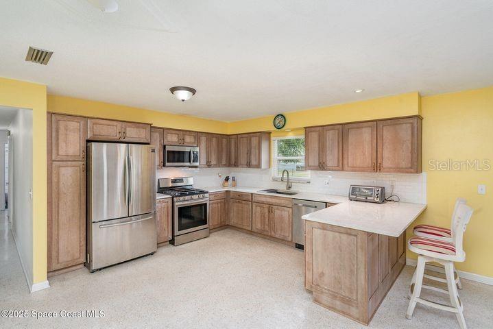 Image 10 of 27 For 285 Hickory Avenue