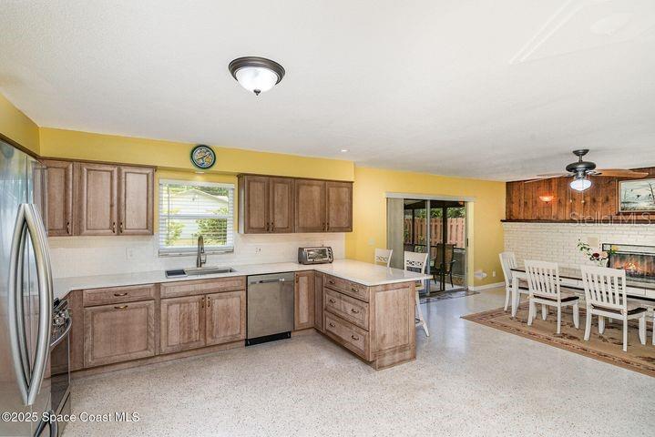 Image 11 of 27 For 285 Hickory Avenue