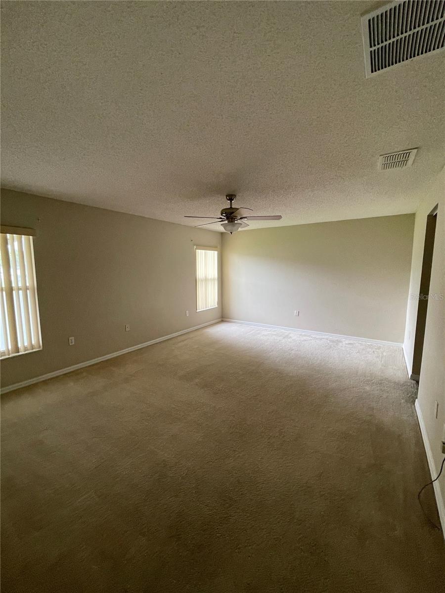 Image 12 of 30 For 207 Cranbrook Drive