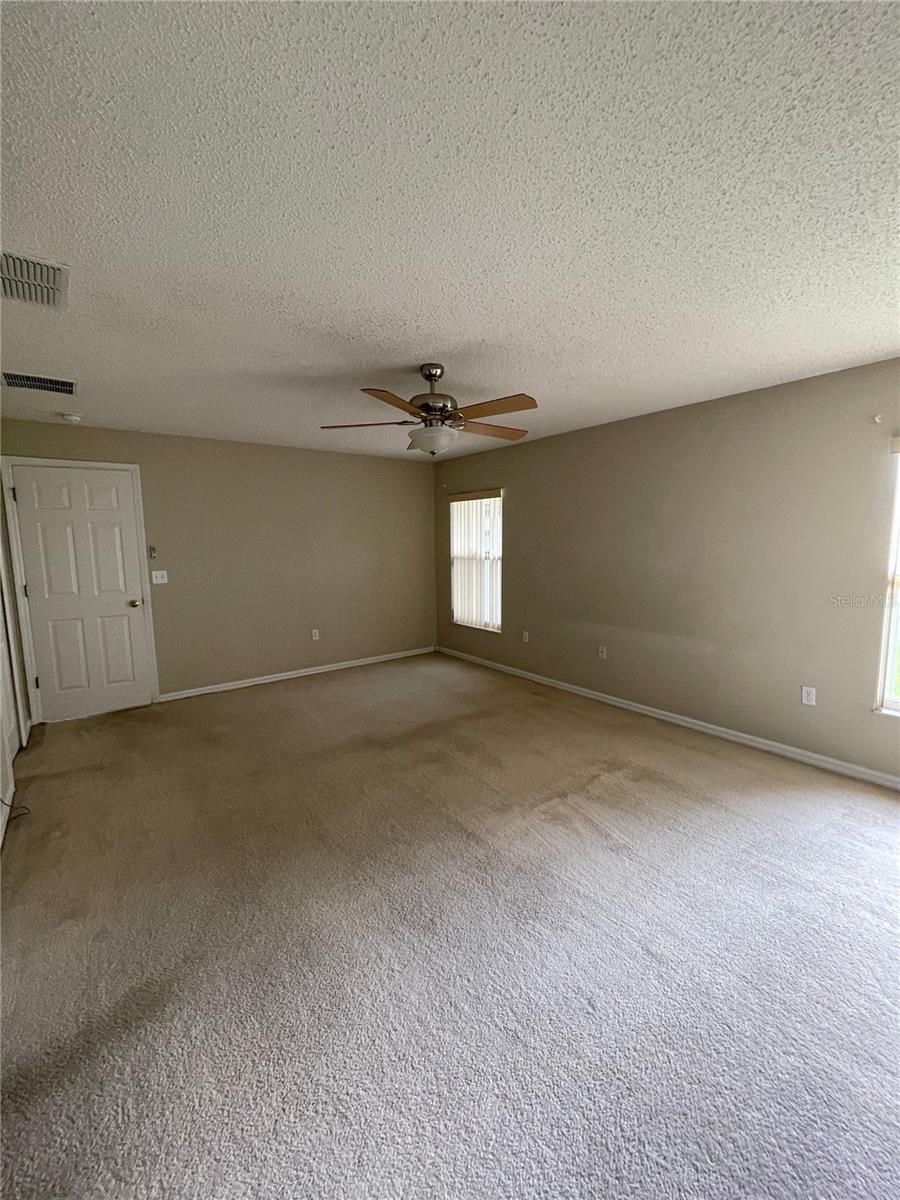 Image 13 of 30 For 207 Cranbrook Drive