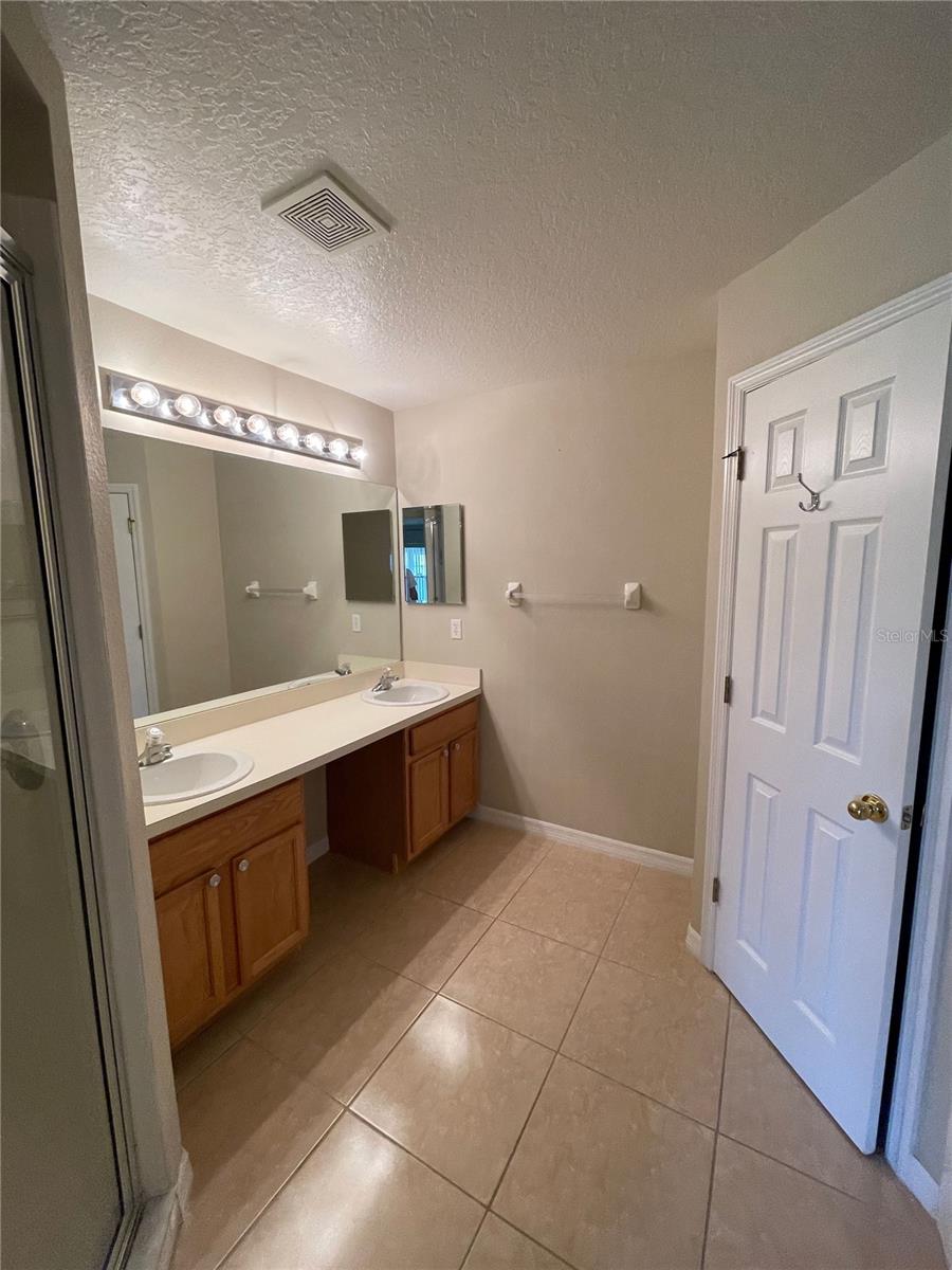 Image 16 of 30 For 207 Cranbrook Drive