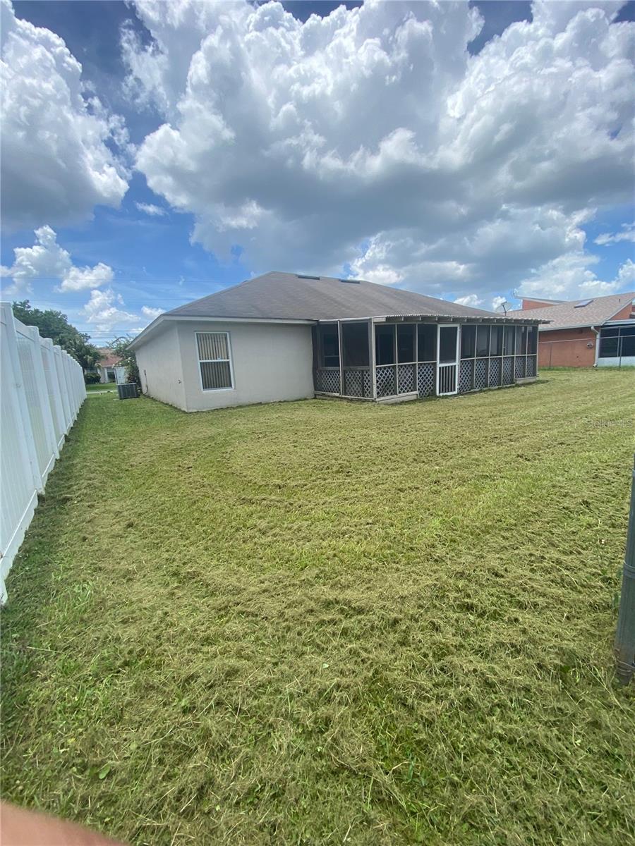 Image 2 of 30 For 207 Cranbrook Drive