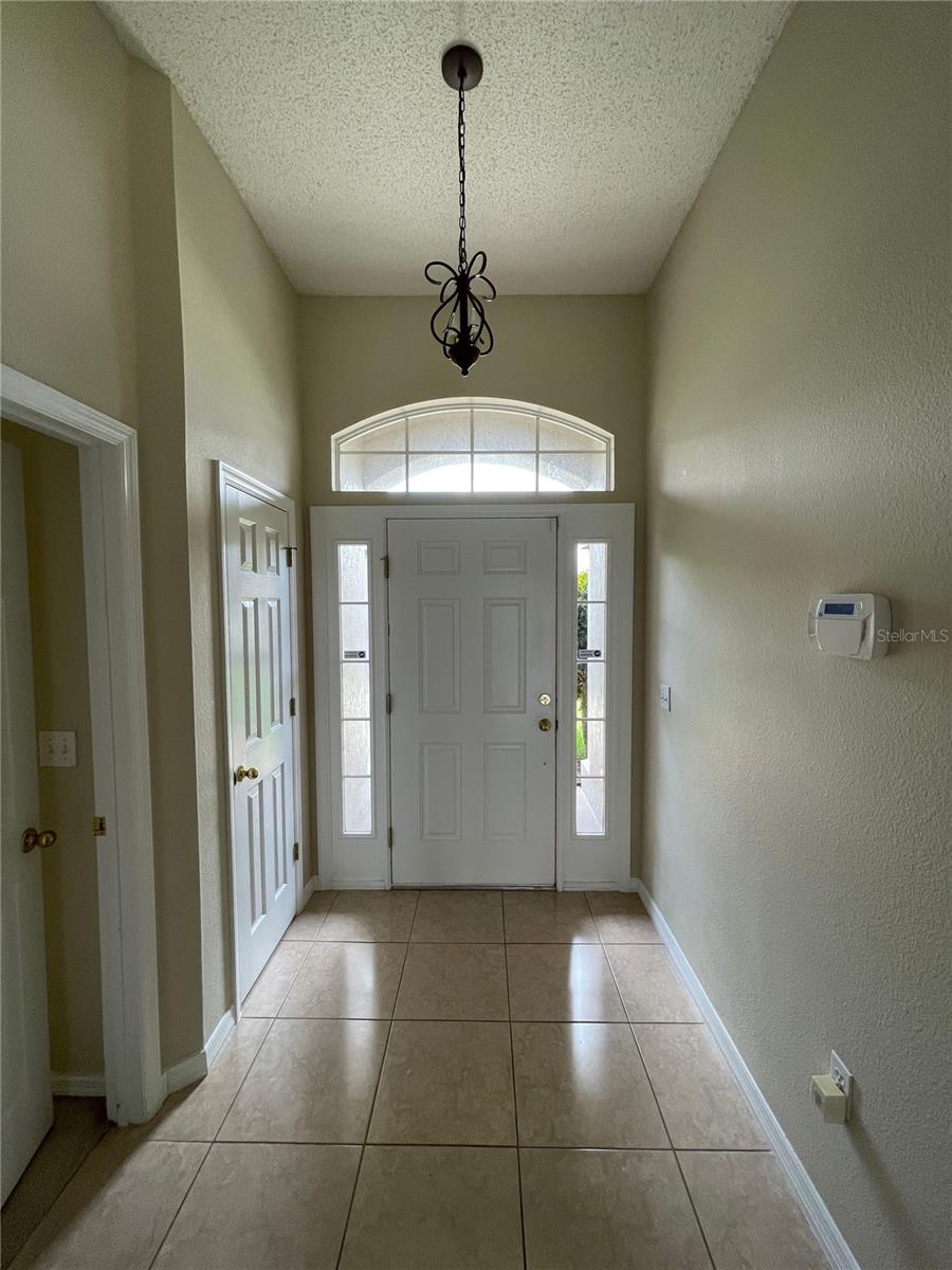 Image 4 of 30 For 207 Cranbrook Drive