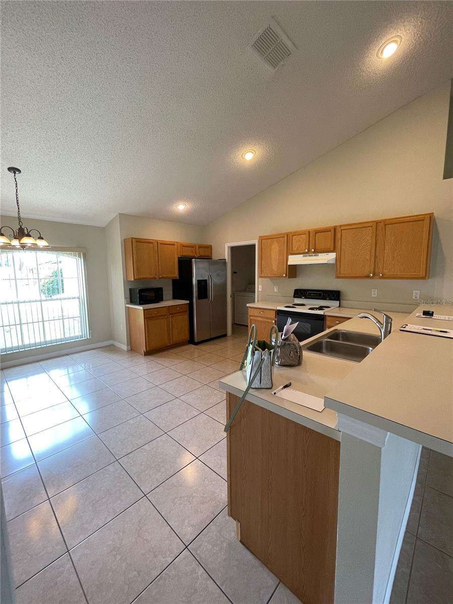 Image 6 of 30 For 207 Cranbrook Drive