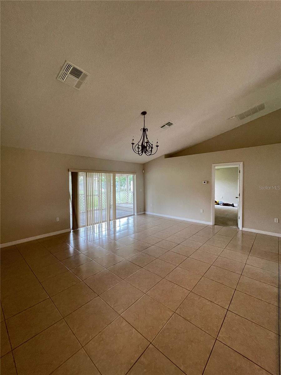 Image 7 of 30 For 207 Cranbrook Drive