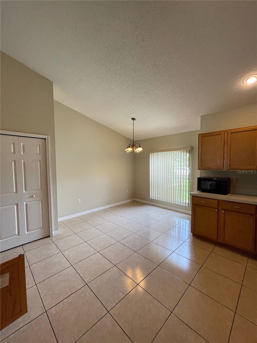Image 8 of 30 For 207 Cranbrook Drive