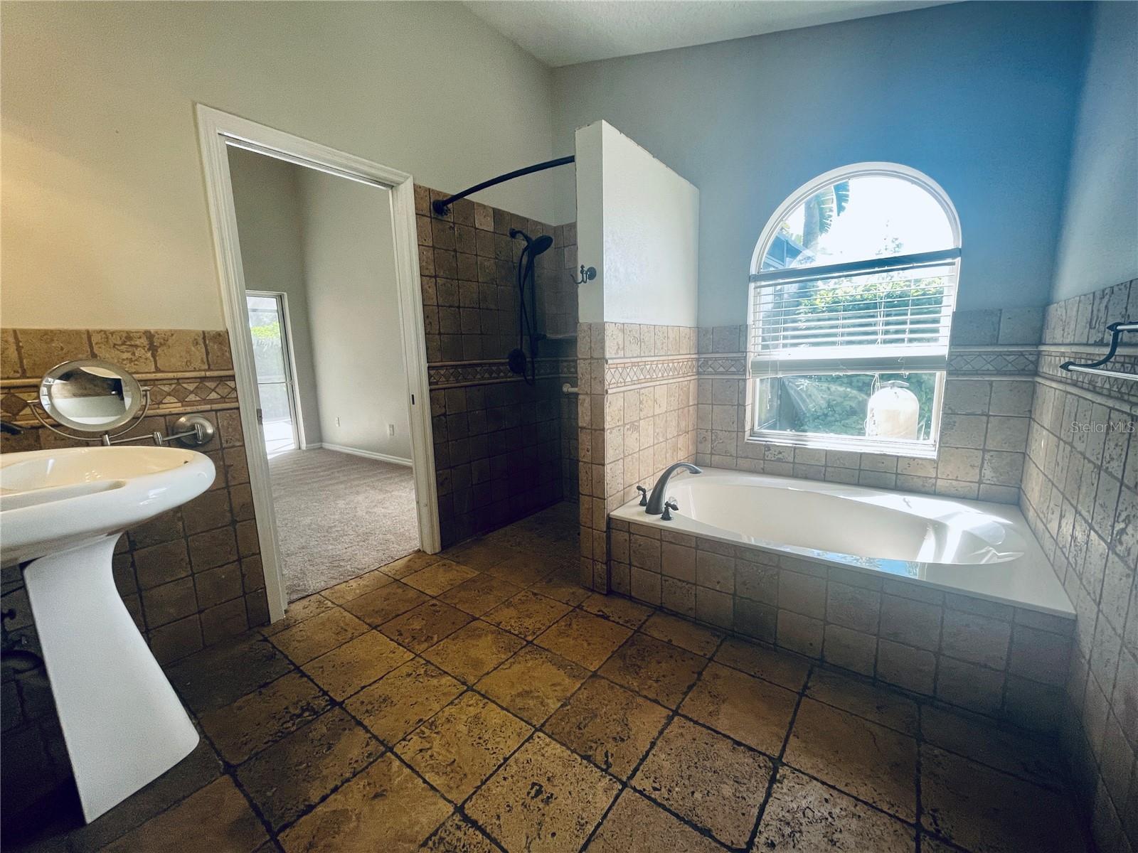 Image 6 of 20 For 1043 Ballyshannon Parkway