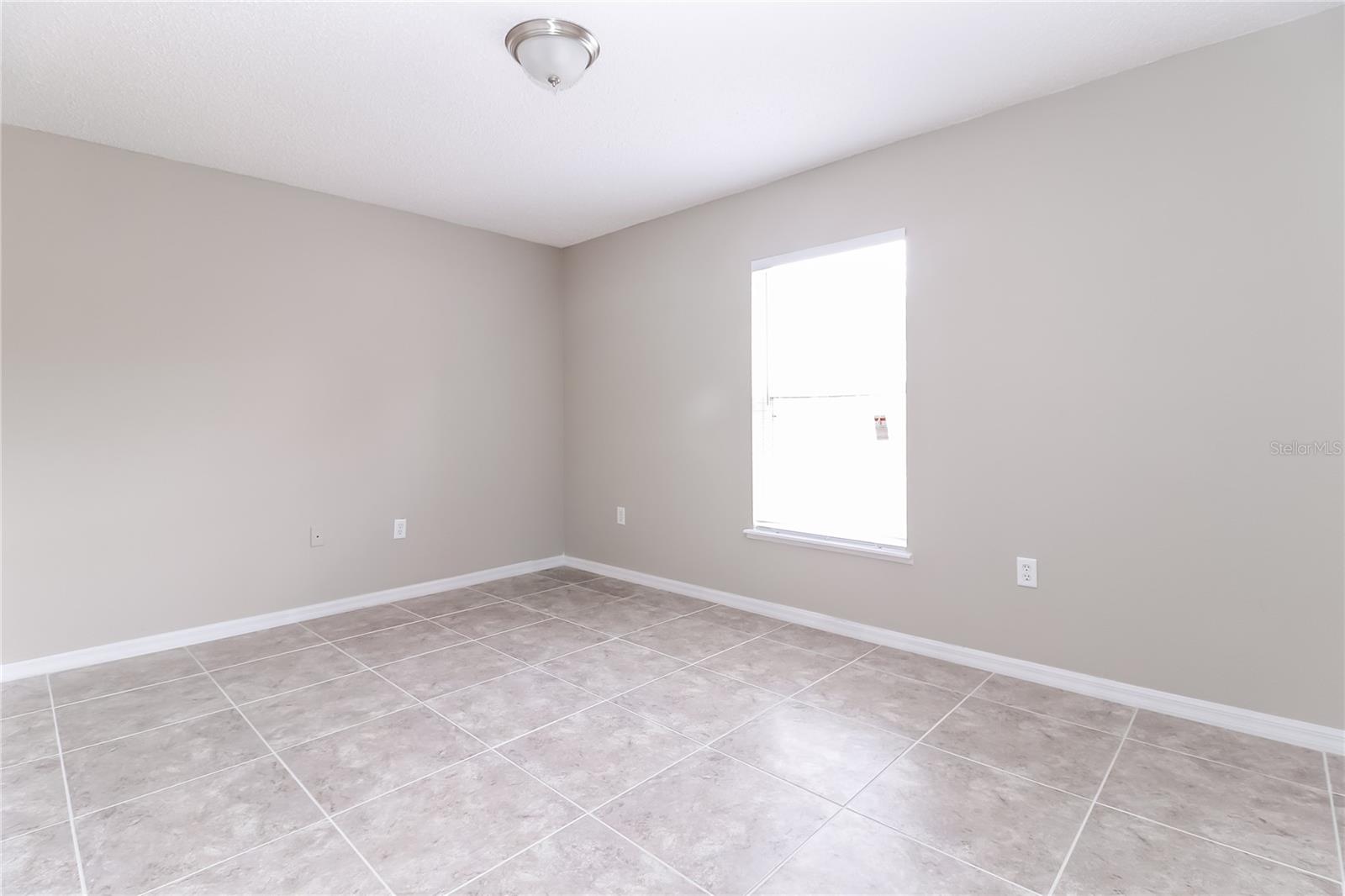 Image 12 of 15 For 927 Cambridge Court