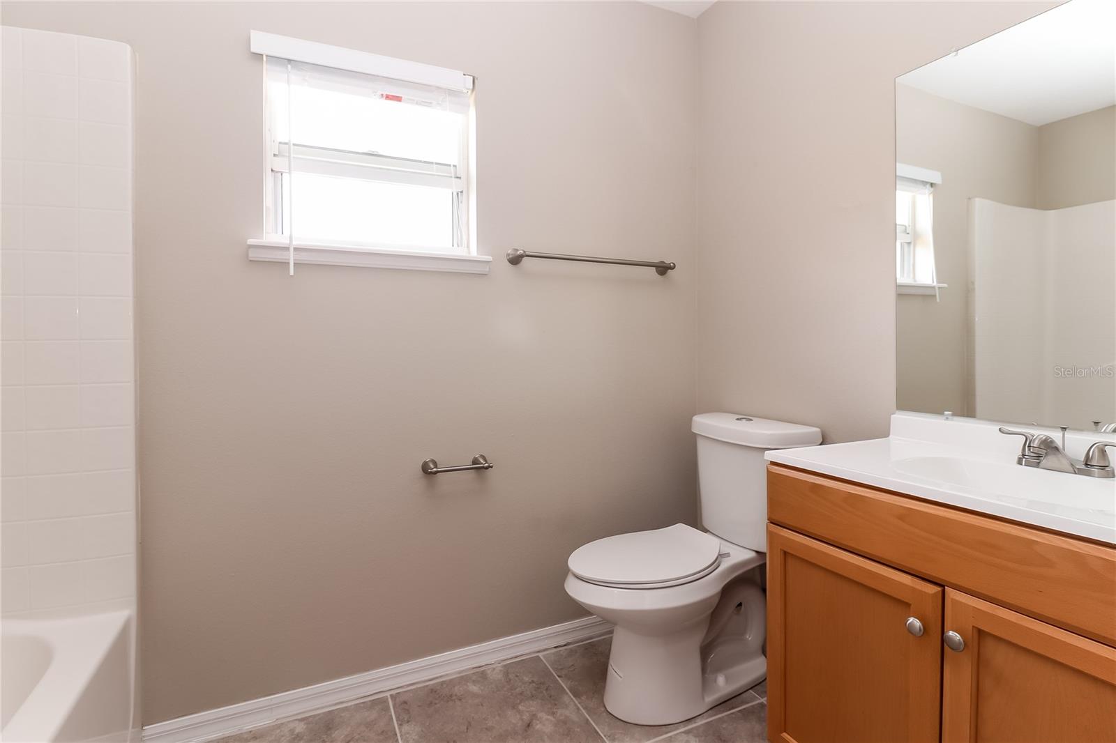 Image 14 of 15 For 927 Cambridge Court